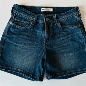 LEVI’s (EUC) WOMAN’s JEAN SHORTS